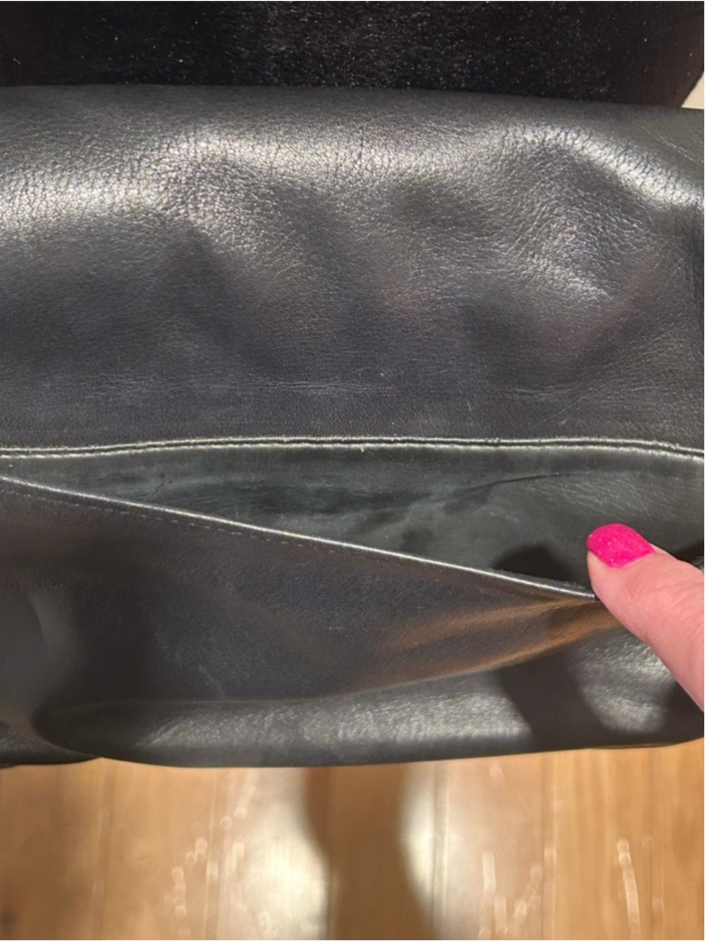 Women's Perlina Black Leather Crossbody Bag 8 x 9 x 2 - Picture 4 of 11